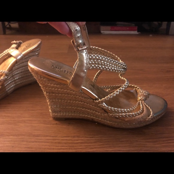 Michael Kora Gold Wedge - Picture 2 of 3